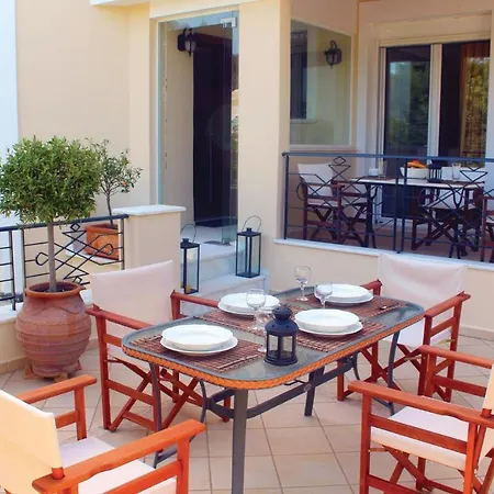 Nice Home In Nea Makri With Kitchen Exterior foto