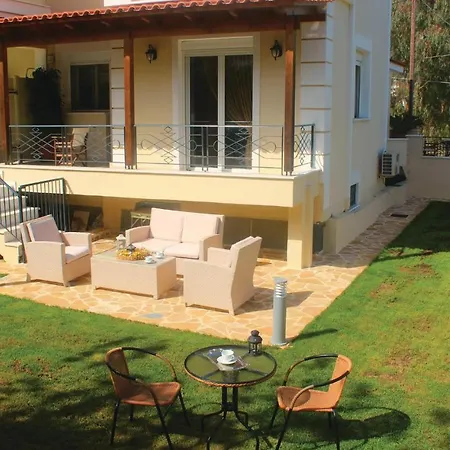 Nice Home In Nea Makri With Kitchen Exterior foto