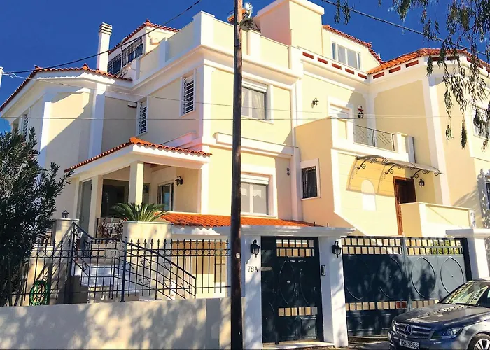 Nice Home In Nea Makri With Kitchen