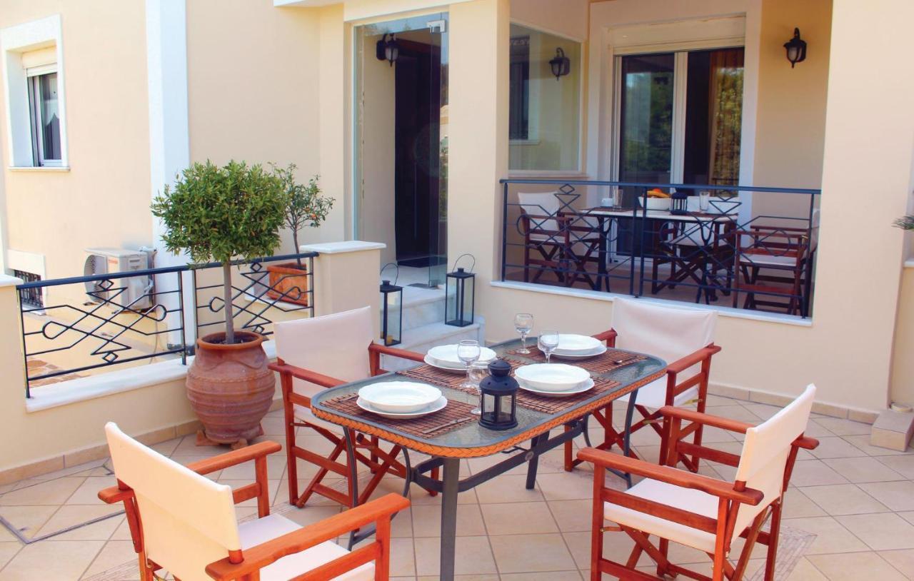 Nice Home In Nea Makri With Kitchen