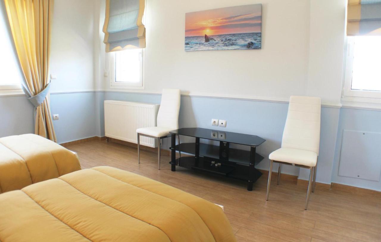 Nice Home In Nea Makri With Kitchen Ferienhaus Néa Mákri