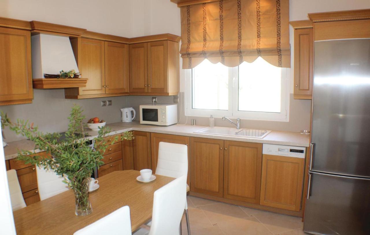 Nice Home In Nea Makri With Kitchen Néa Mákri