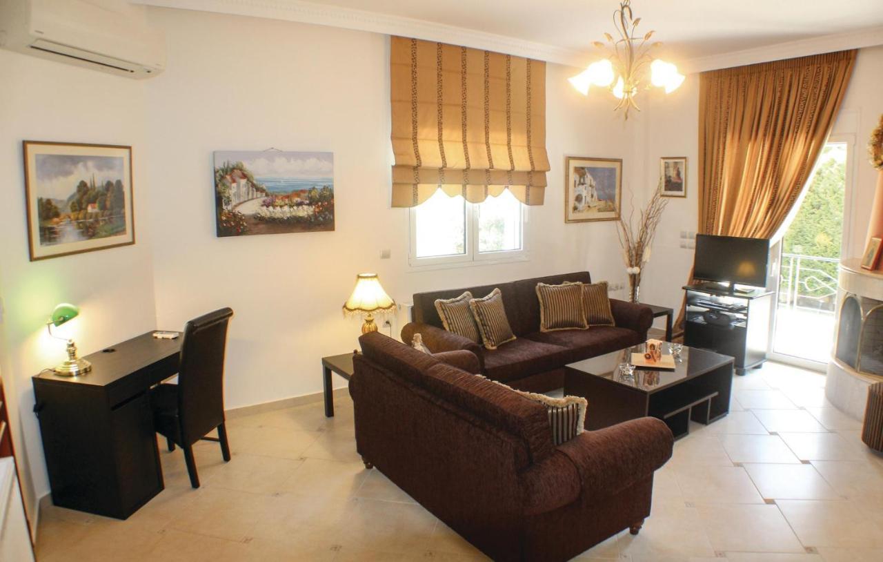 Nice Home In Nea Makri With Kitchen Néa Mákri