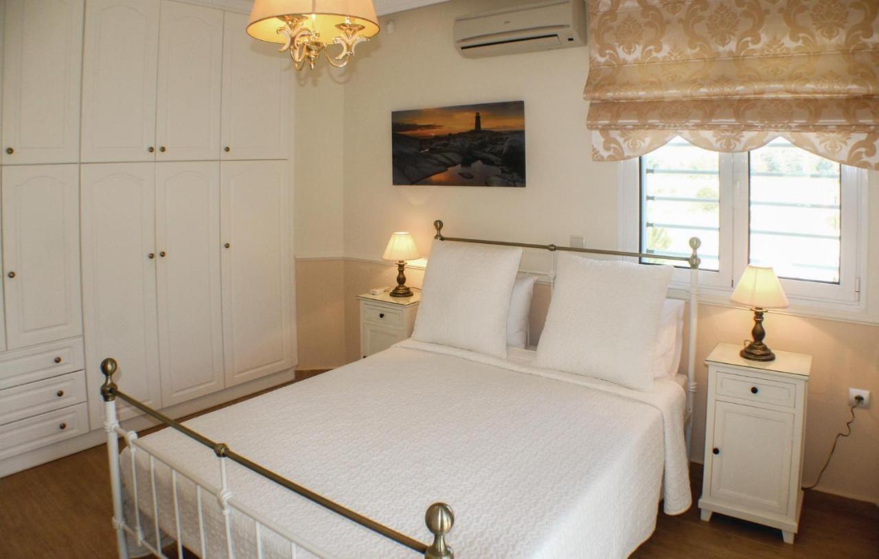 Ferienhaus Nice Home In Nea Makri With Kitchen