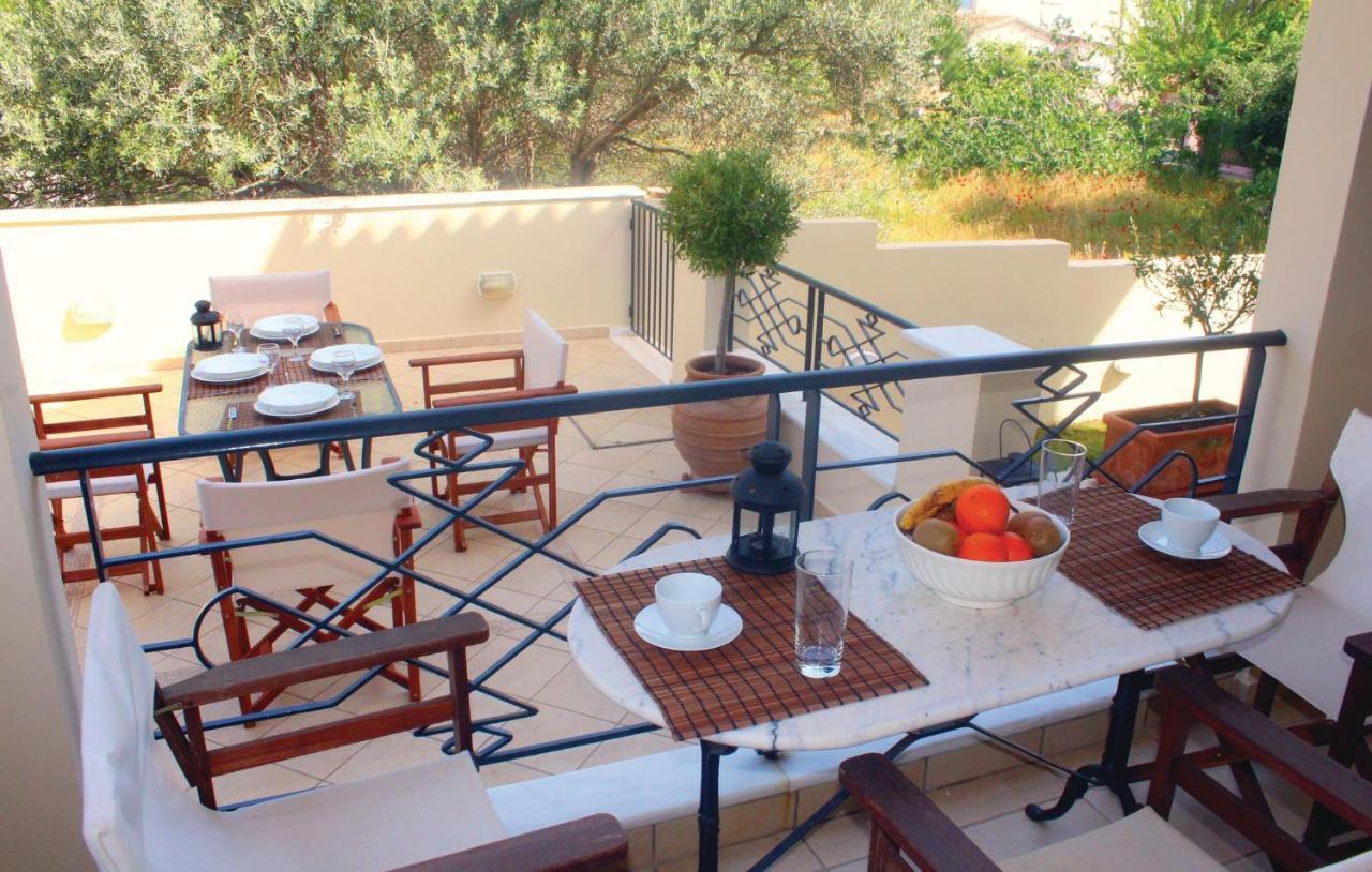 Nice Home In Nea Makri With Kitchen *