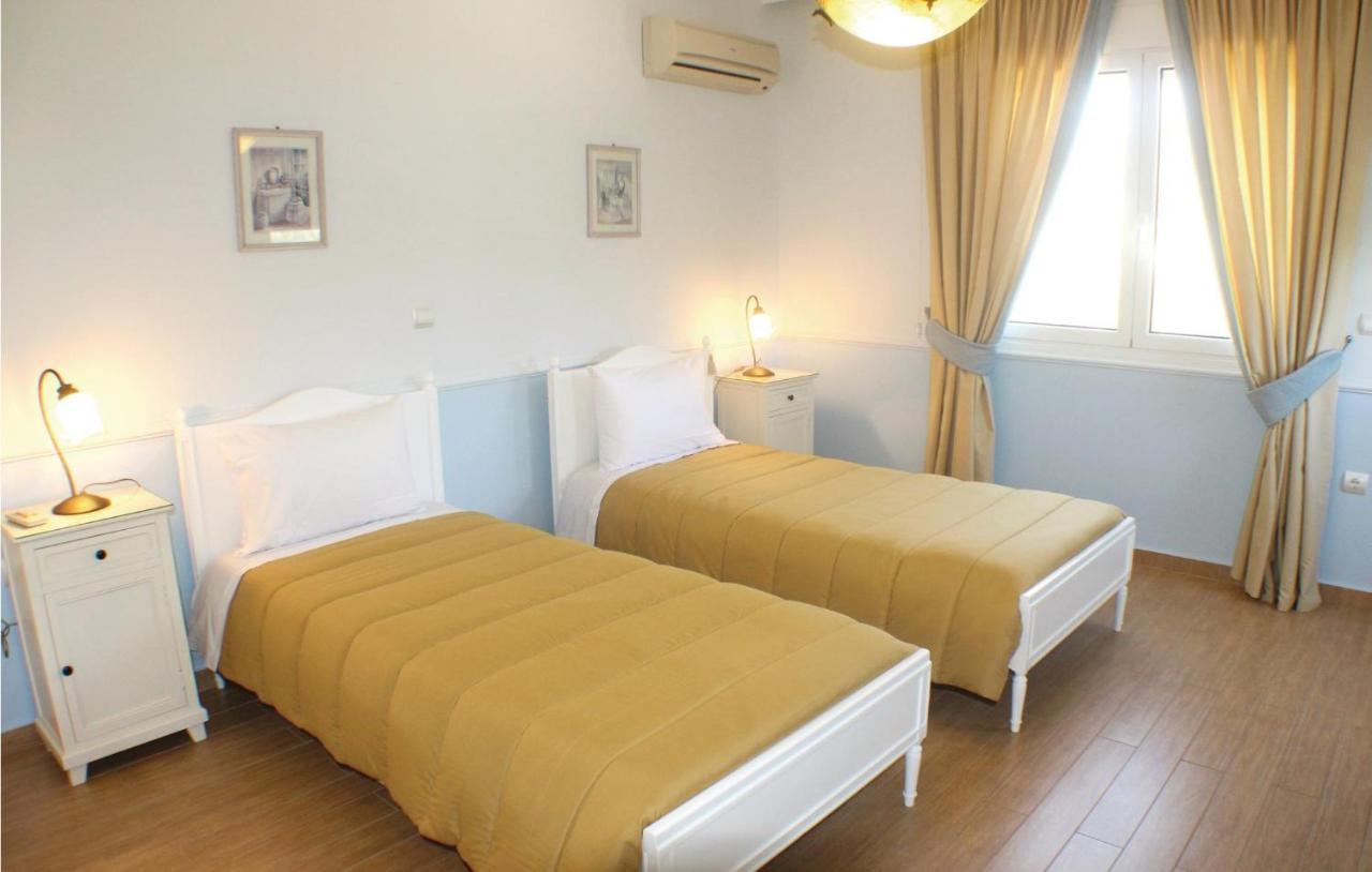 Nice Home In Nea Makri With Kitchen *