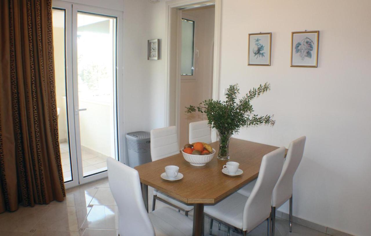 Ferienhaus Nice Home In Nea Makri With Kitchen Néa Mákri