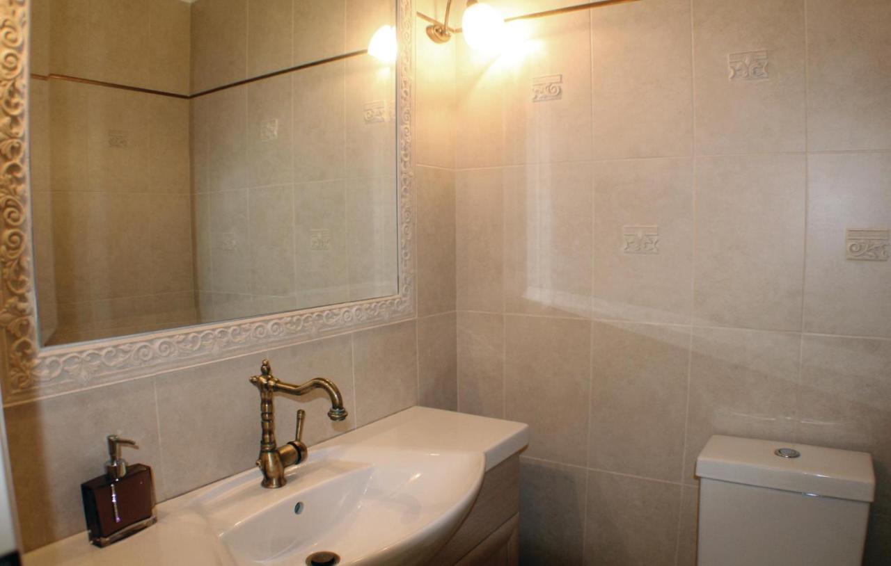 Nice Home In Nea Makri With Kitchen Ferienhaus Néa Mákri