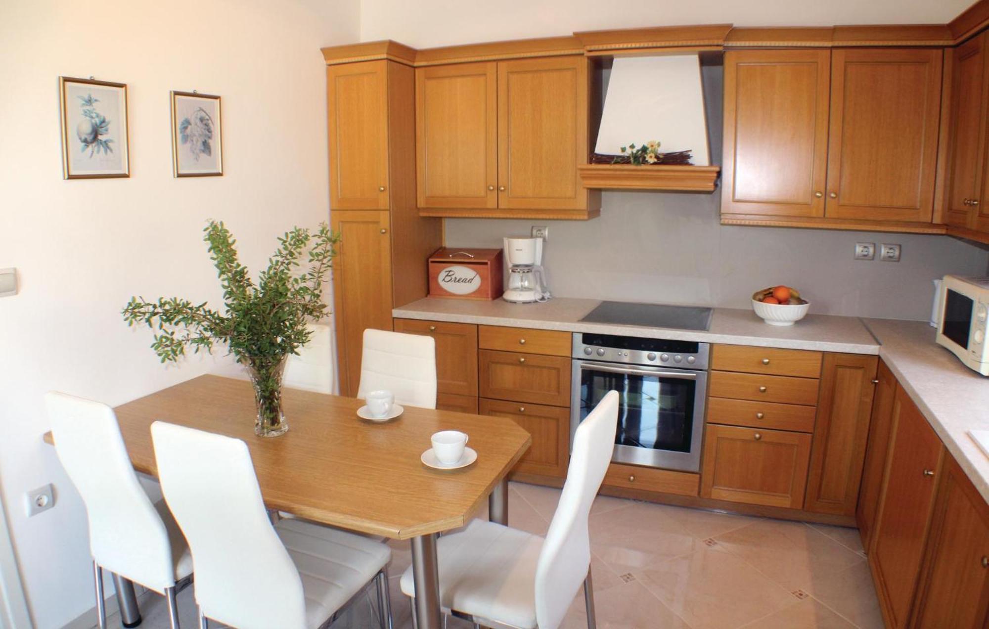 Ferienhaus Nice Home In Nea Makri With Kitchen *