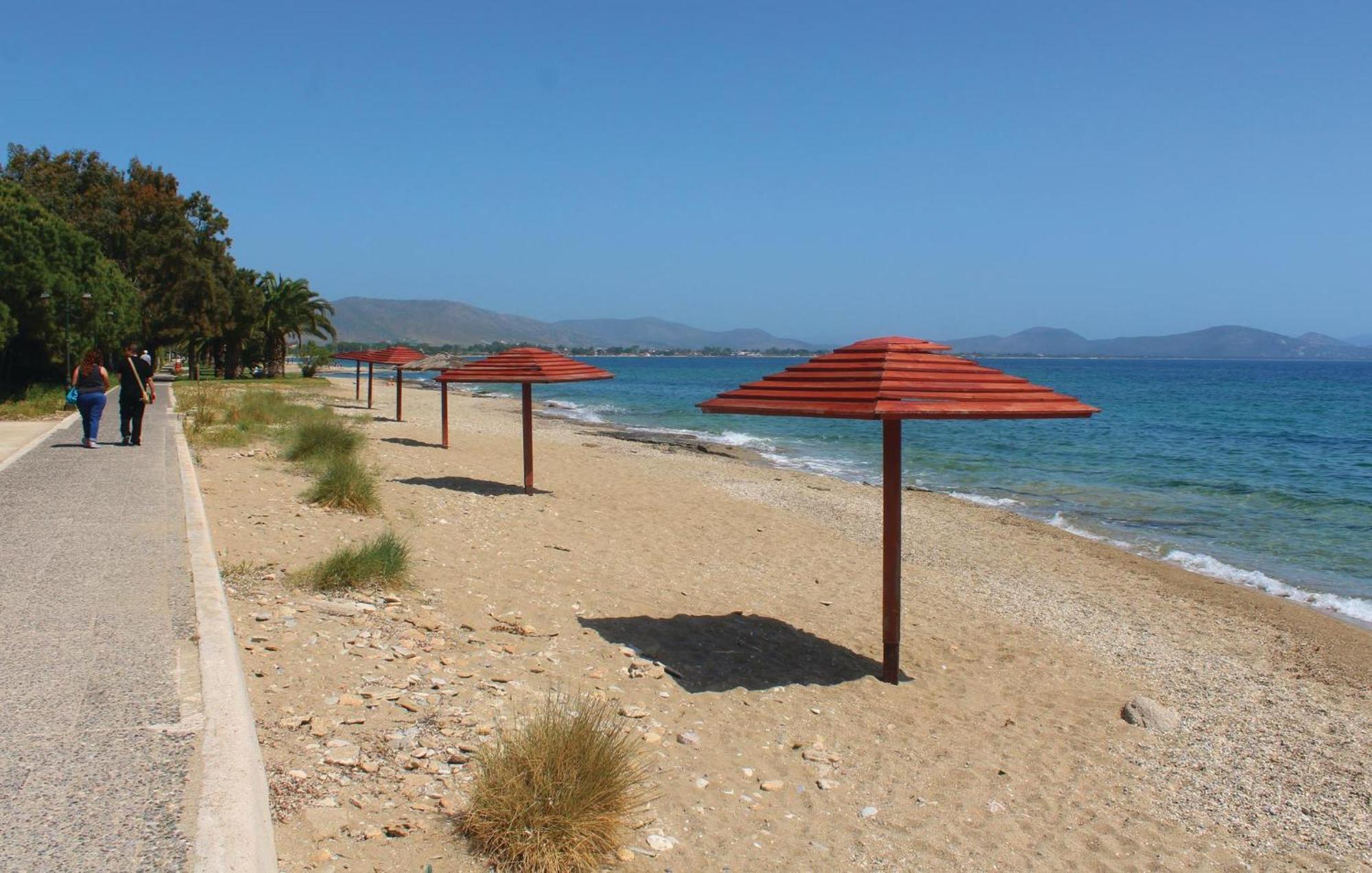 Nice Home In Nea Makri With Kitchen Ferienhaus Néa Mákri