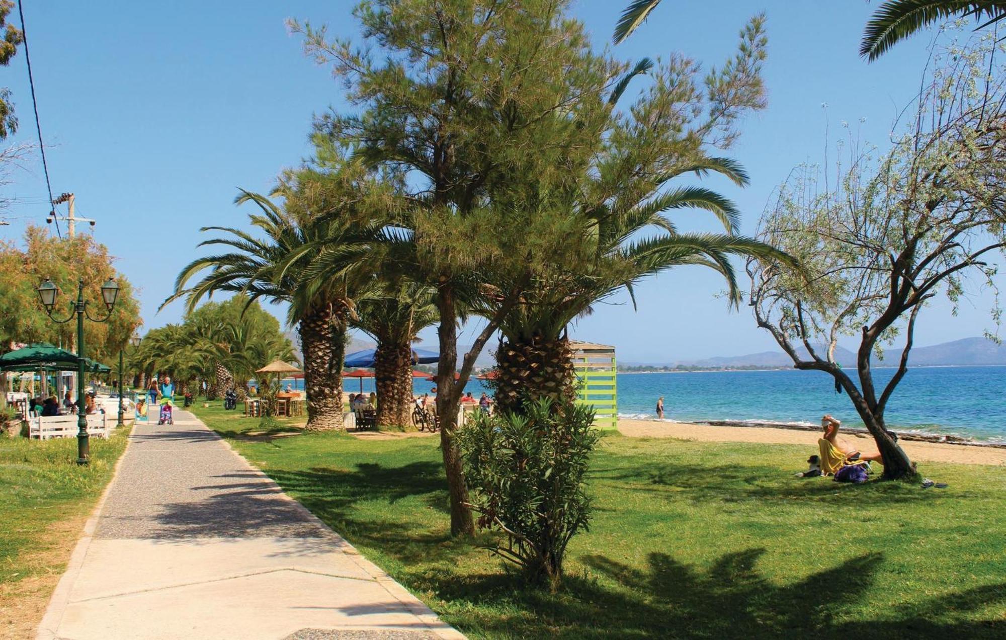 Nice Home In Nea Makri With Kitchen *