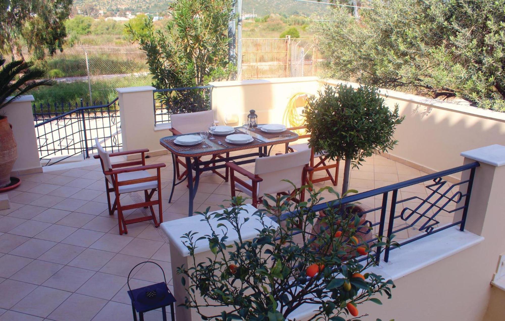 Nice Home In Nea Makri With Kitchen Ferienhaus